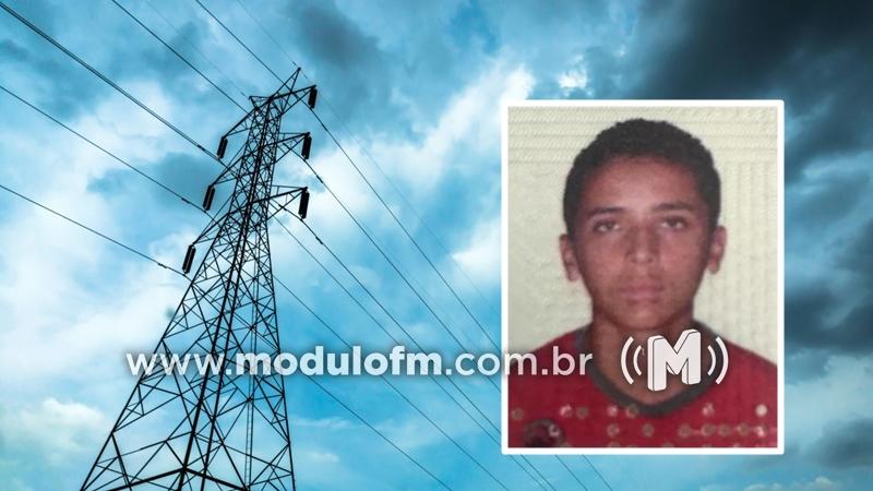 Jovem escala torre de energia para tirar fotos e morre eletrocutado