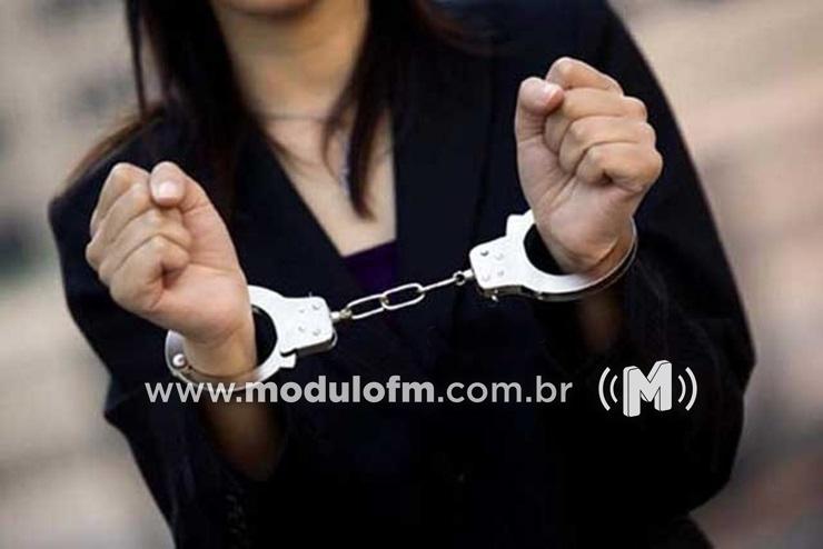 Mulher se passa por cliente em loja e furta peças de roupas