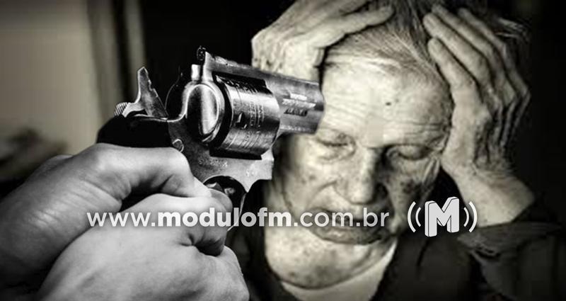 Idosa de 90 anos sofre tentativa de assalto por criminosos armados em motocicleta