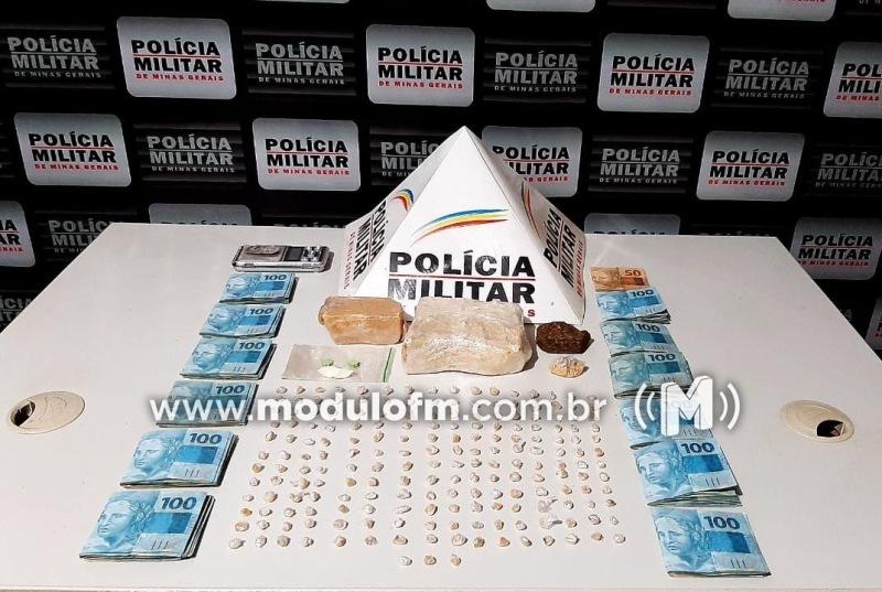 Polícia encontra droga em máquina de lavar e prende mulher por suspeita de tráfico