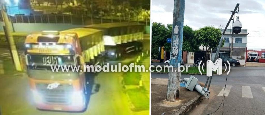 Mais um poste do