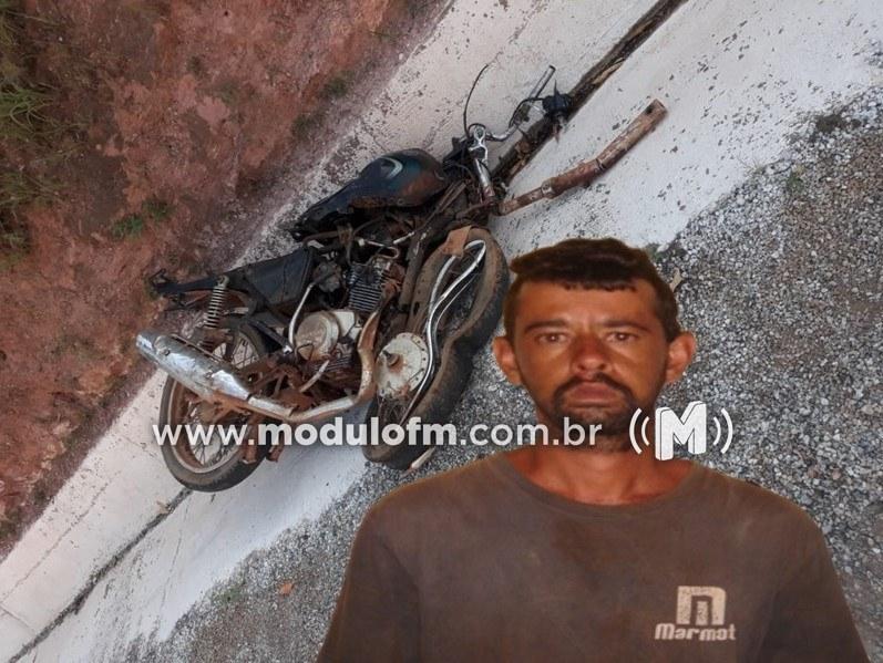 Carro e moto batem de frente e motociclista morre em Abadia dos Dourados