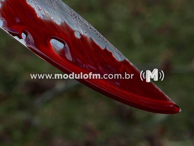 Homem é esfaqueado em Macaúbas de Cima