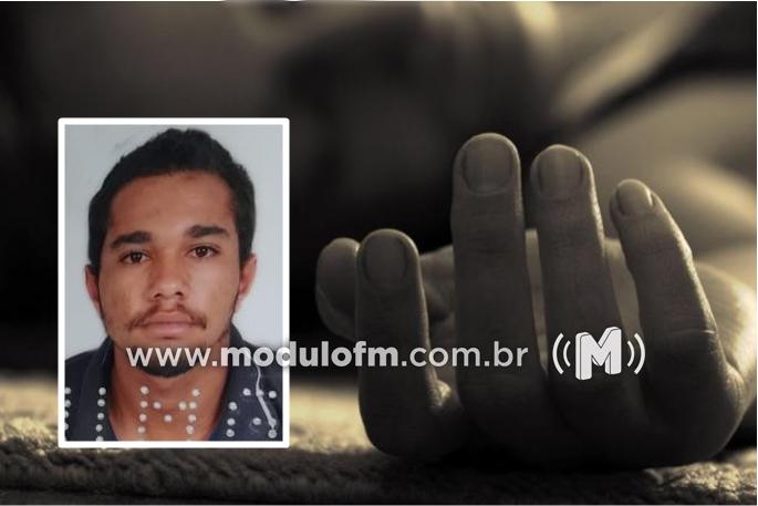 Jovem tem cabeça esmagada por veículo em posto de combustível em Salitre de Minas