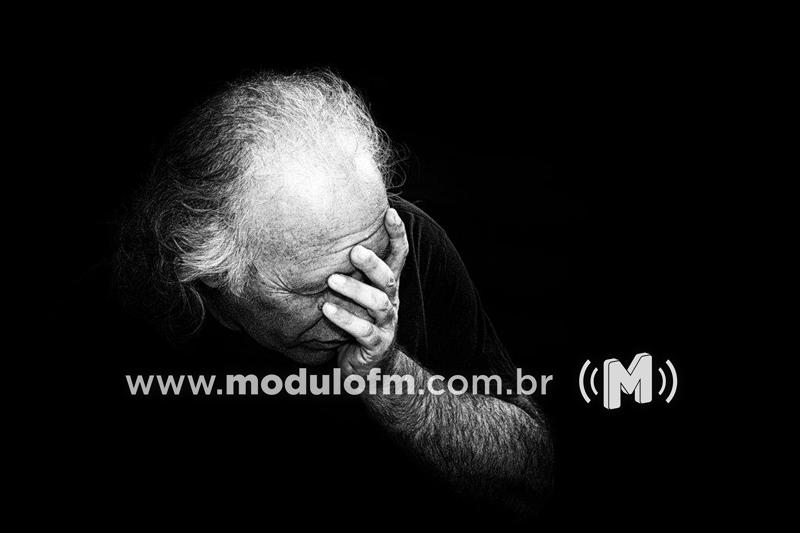 Idoso de 80 anos tem 15 mil reais furtados...