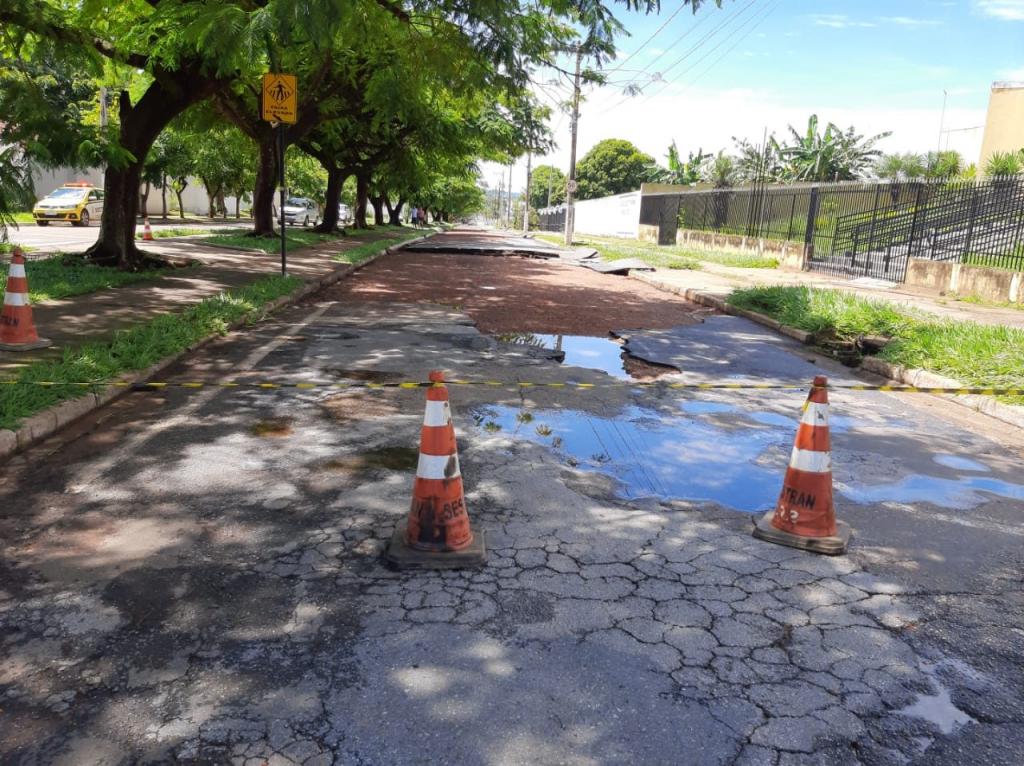 A caótica situação da avenida Dom José André Coimbra volta a preocupar moradores após intenso temporal em Patrocínio
