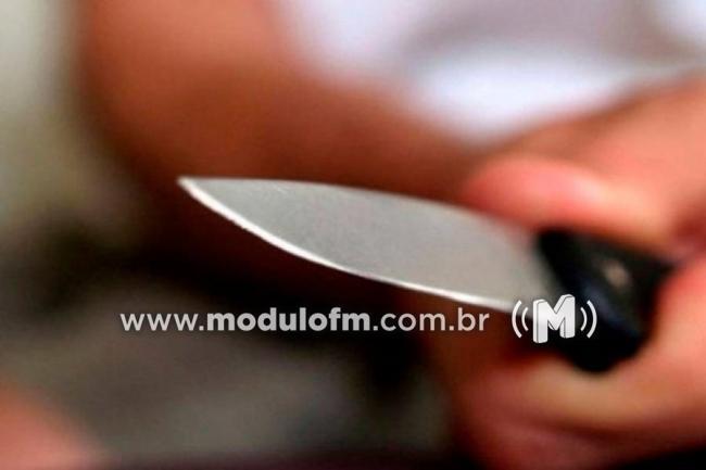 Homem armado com faca invade casa da ex e ameaça matá-la
