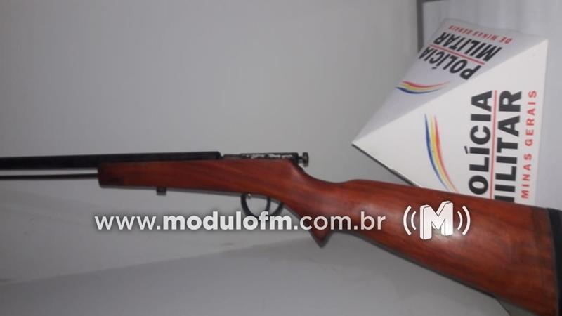 Homem é preso após postar arma em status de Whatsaap em Abadia dos Dourados