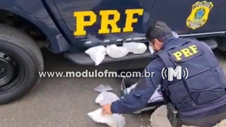 Passageiro de ônibus é preso com 12 quilos de substância usada no refino de droga