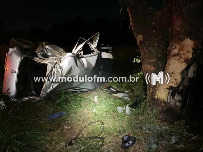 Carro capota na BR 354 e jovem de 21 anos morre