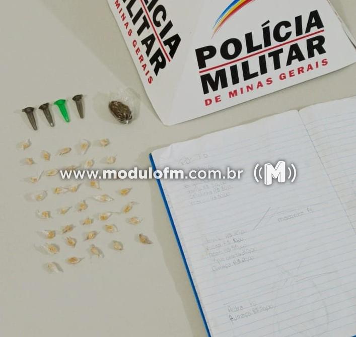 Jovem é preso e menor é apreendido com drogas em residência no distrito de Catiara