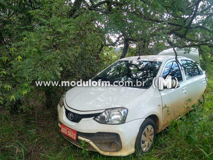 PM de Presidente Olegário encontra veículo de taxista feito refém em Serra do Salitre