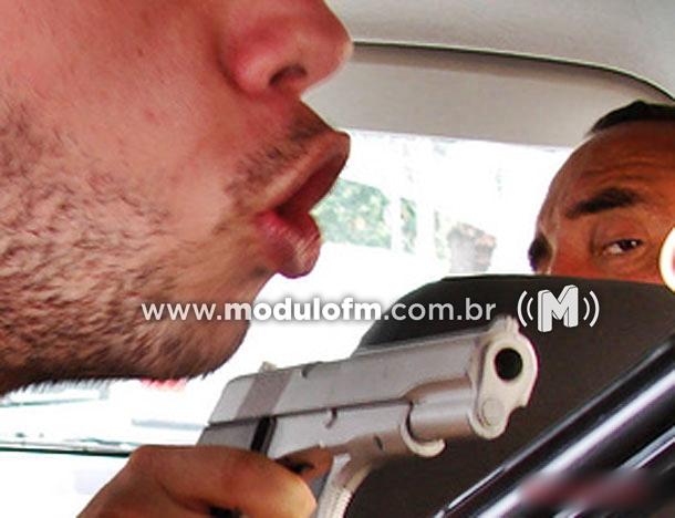 Família é feita refém e vítima de assalto em Patrocínio