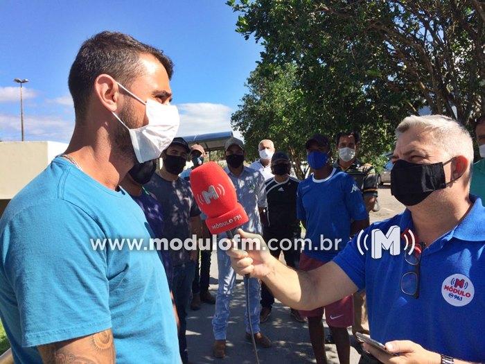 Grupo de proprietários de Lava Jato pede reabertura em frente à Câmara Municipal de Patrocínio