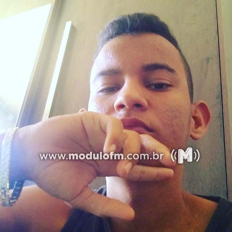 Após 40 dias internado, jovem que bateu bicicleta em...