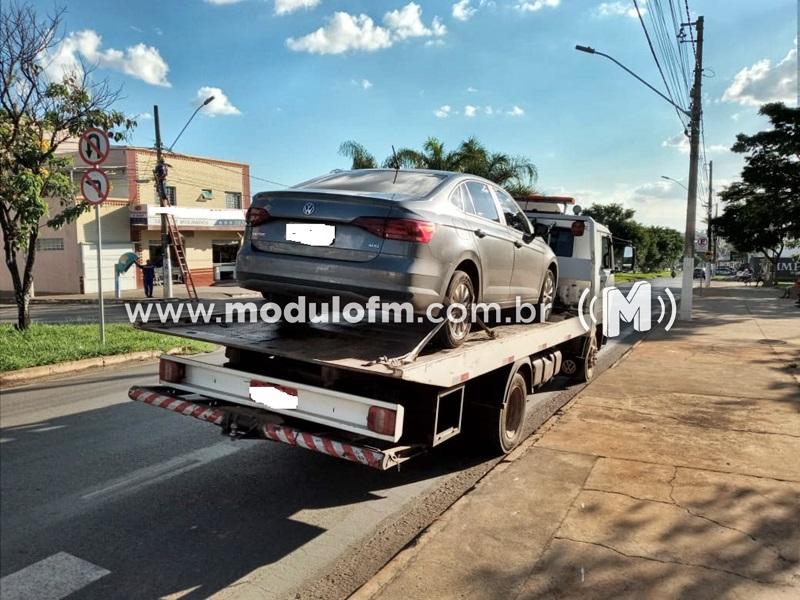 Comerciante é preso por suspeita de receptação de veículo