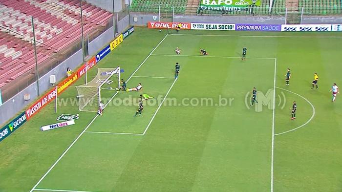 CAP faz grande apresentação contra o América e vitória escapa nos últimos minutos