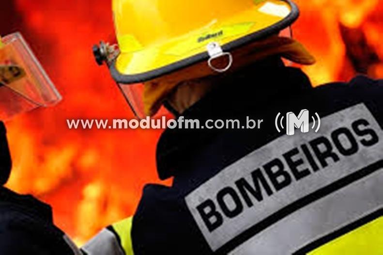 Família sai ilesa de incêndio em veículo em Patrocínio