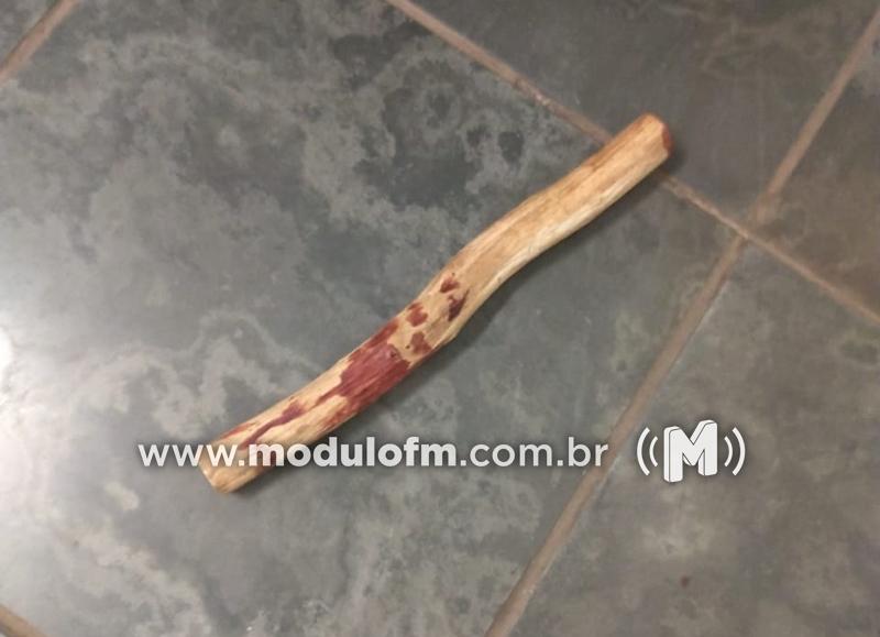 Homem é preso após agredir pai com pedaço de madeira em Patrocínio