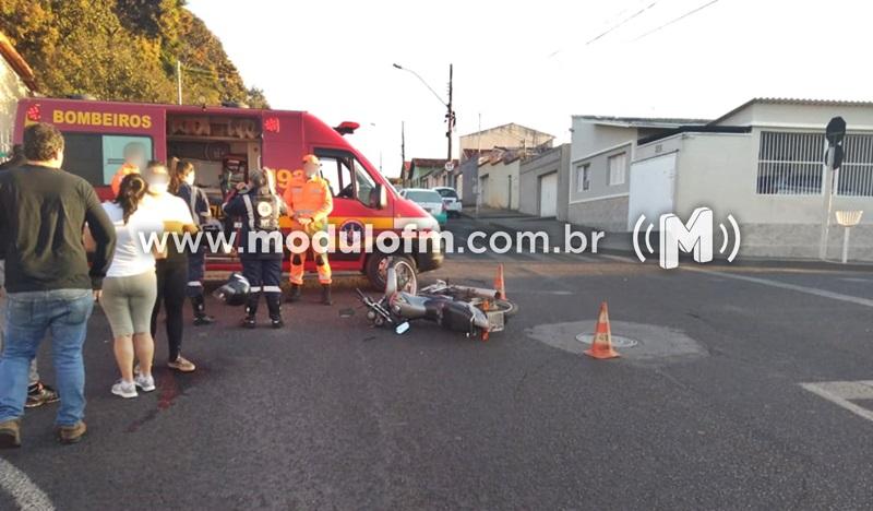 Motociclista é socorrido desacordado e com TCE após ser...