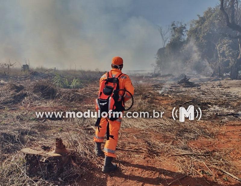 Veja o vídeo: Bombeiros se “desdobram” para conter incêndio possivelmente provocado por pessoas sem consciência na região da Lagoa Seca