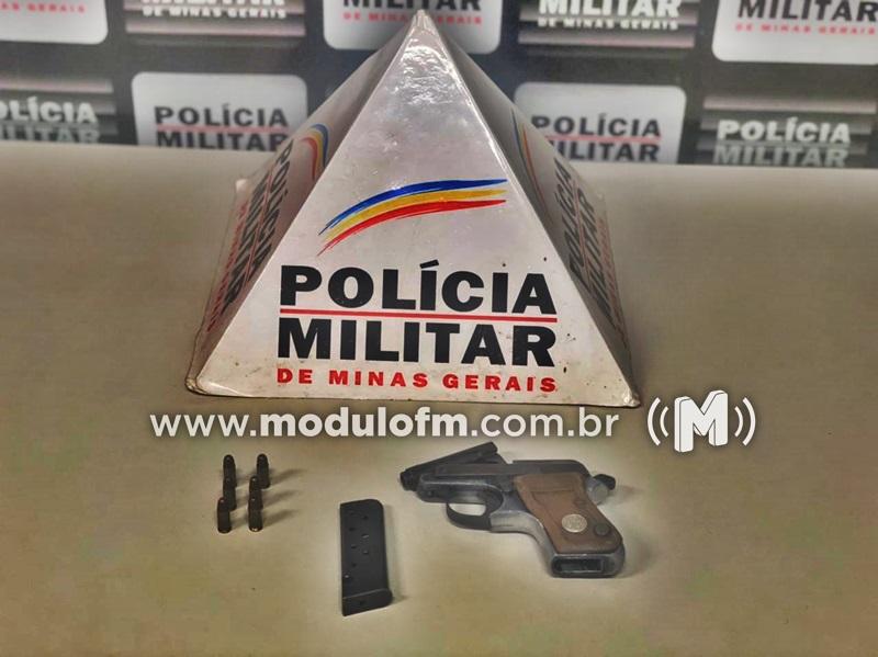 Homem com passagem por homicídio é preso com arma de fogo dentro de bar