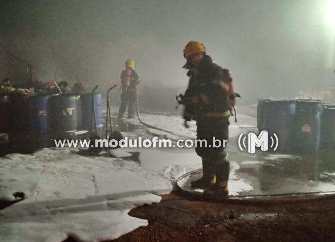 Possível incêndio criminoso atinge deposito e causa prejuízo em Patrocínio