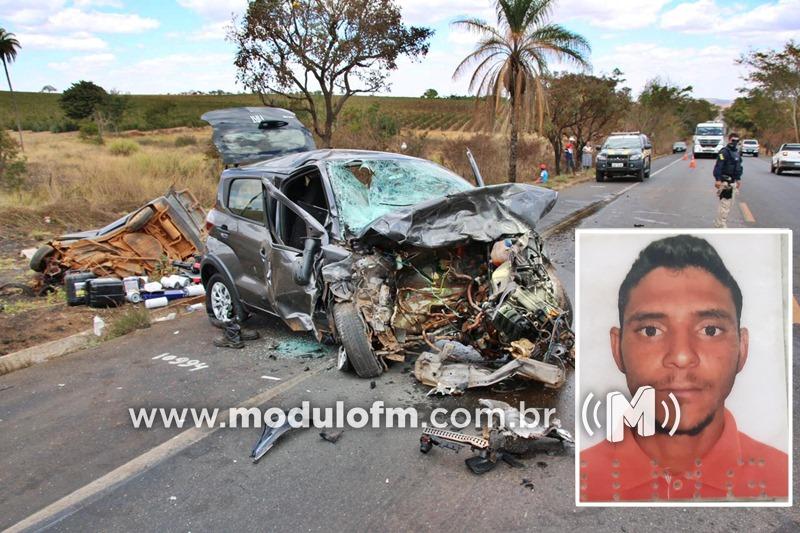 Veja o vídeo: Colisão frontal entre dois carros deixa jovem morto e três feridos na BR-365, em Patrocínio