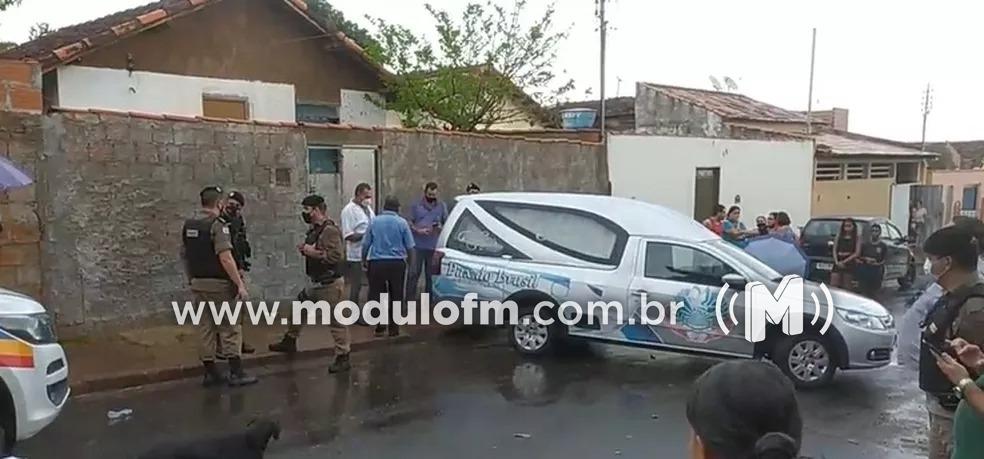 Menina de 9 anos é encontrada morta em Araguari. Suspeito é linchado e morto por populares, que ainda colocaram fogo na residência