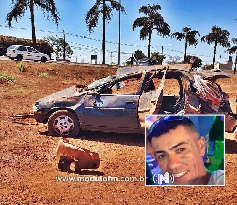 Passageiro morre e 4 ficam feridos após motorista possivelmente embriagado perder controle em quebra-molas e capotar veículo