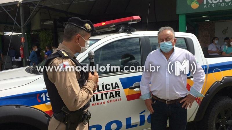 ACARPA faz entrega oficial de uma caminhonete para a...