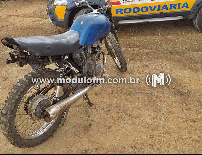 Homem é conduzido ao ser abordado em motocicleta adulterada