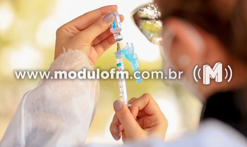 Patrocínio finaliza a aplicação da 1ª dose da vacina contra a COVID-19 na população acima de 12 anos