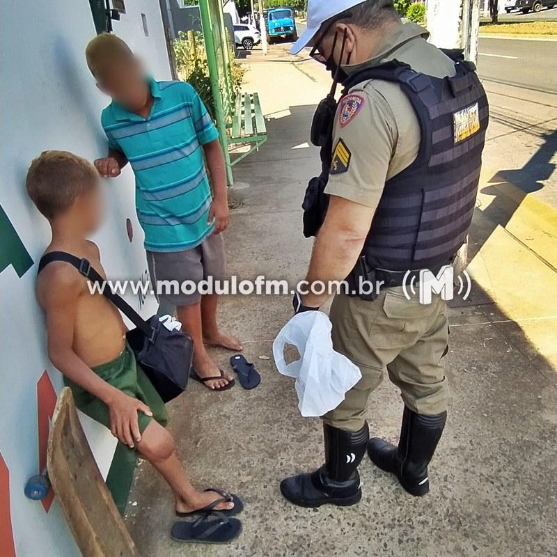 Sargento da Polícia Rodoviária Militar ajuda crianças e sensibiliza populares em Patrocínio