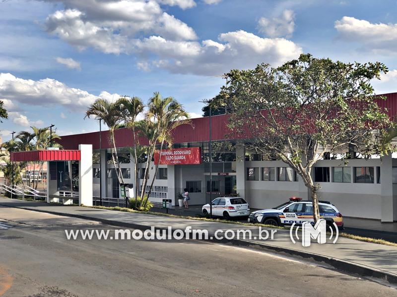 Homem com passagens por homicídio é preso com faca no Terminal Rodoviário de Patrocínio