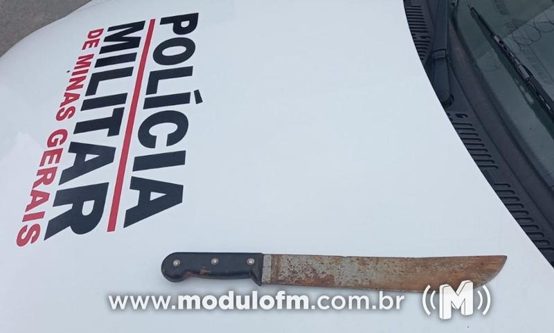 Homem usa facão para cometer assalto, rouba dinheiro e acaba preso