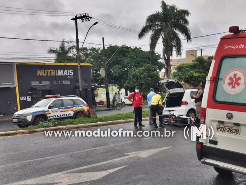 Motociclista fica ferida após sofrer queda de moto