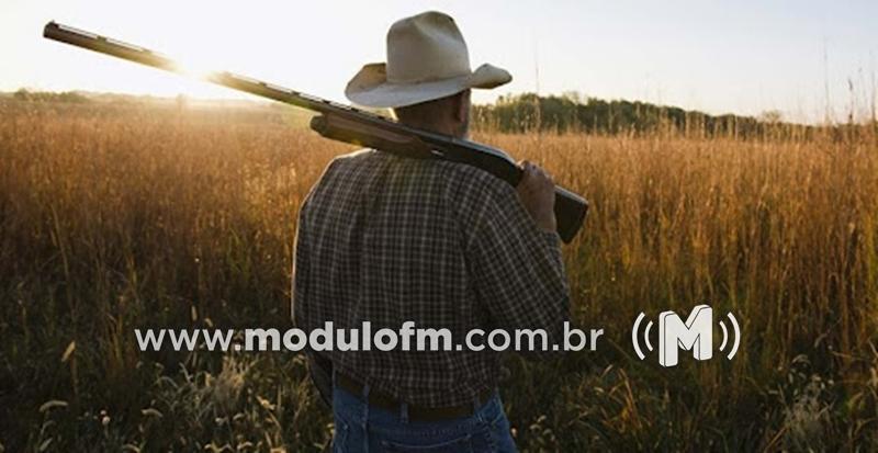 Após procurar a polícia para registrar furto, fazendeiro de 67 anos é preso por posse ilegal de arma em Boa Vista