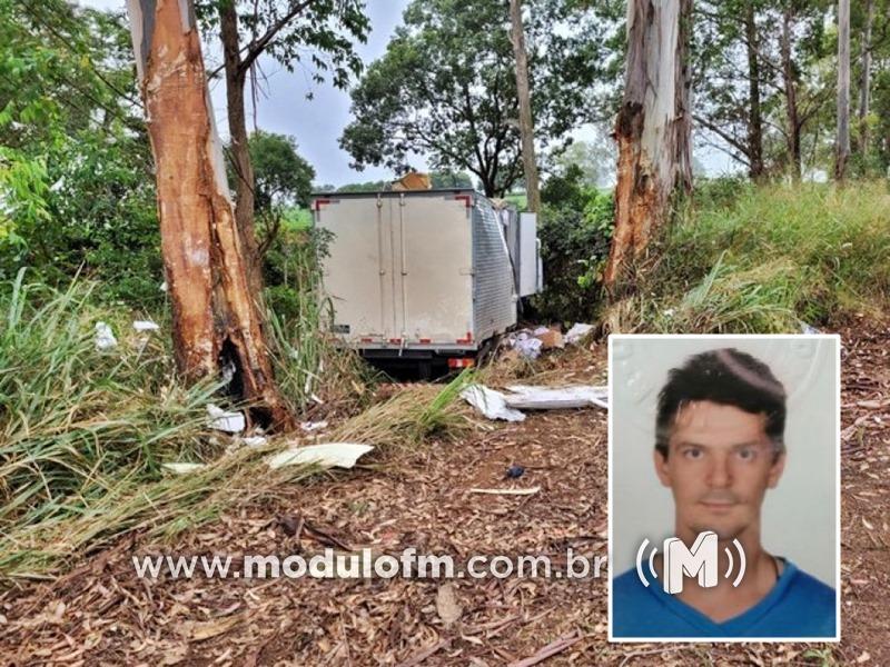 Caminhoneiro morre e duas pessoas ficam feridas em acidente na BR-262