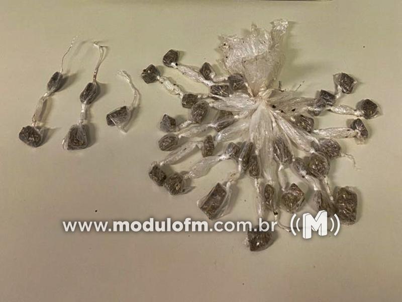 Adolescente é apreendido com drogas em lote no bairro Santo Antônio