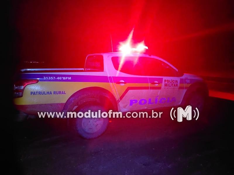Dois homens tentam forjar roubo de carro para receber seguro, mas acabam presos