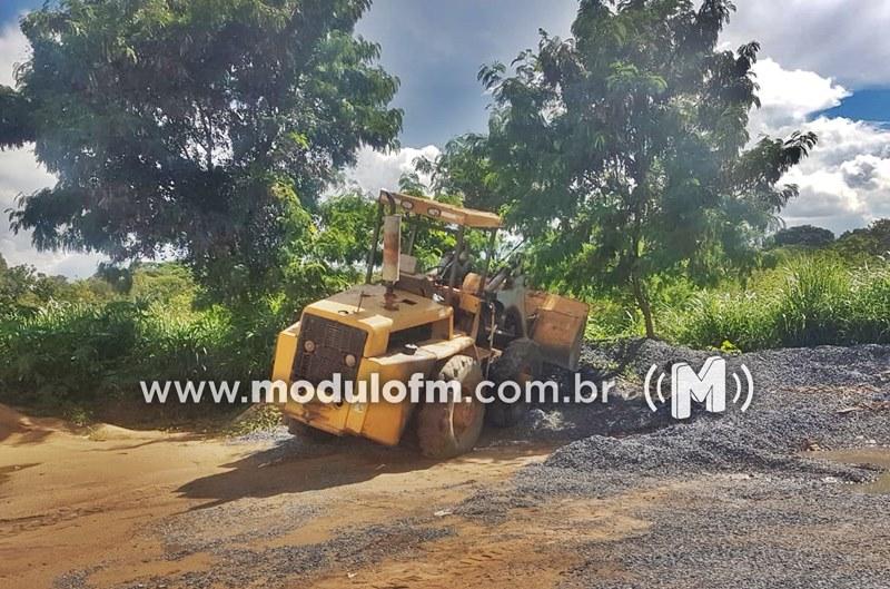 Homem bêbado furta retroescavadeira, bate em veículos e acaba preso em Brejo Bonito