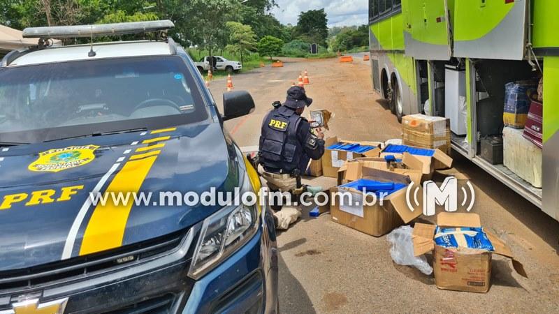 PRF apreende mais de 250 kg de drogas em ônibus de turismo na BR-365
