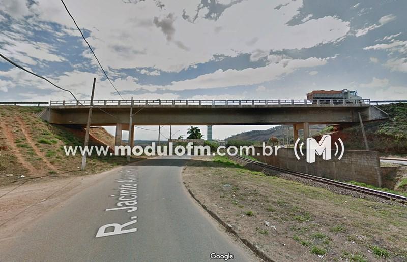 Usuário relata rachadura no viaduto da Linha Férrea da BR 365 na chegada de Patrocínio