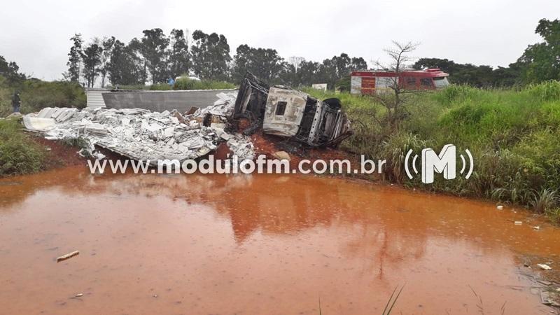 Corpo de motorista desaparecido após acidente na BR-365 é encontrado em açude
