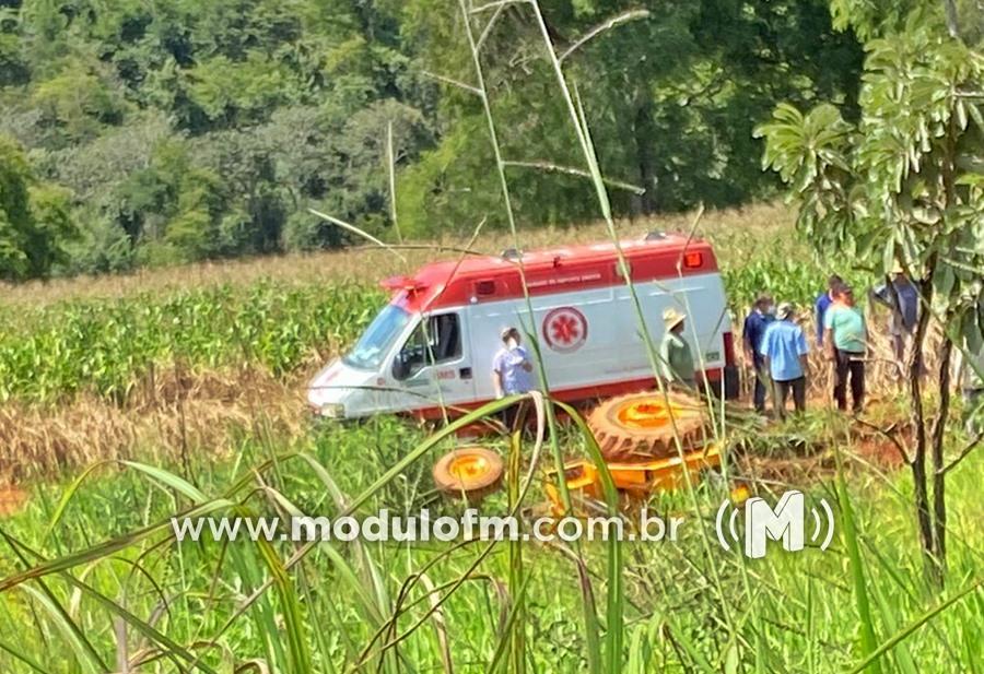 Homem morre após trator tombar e cair em cima dele em Guimarânia