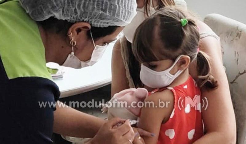 Mais de 200 mil crianças mineiras já tomaram a primeira dose da vacina contra covid-19