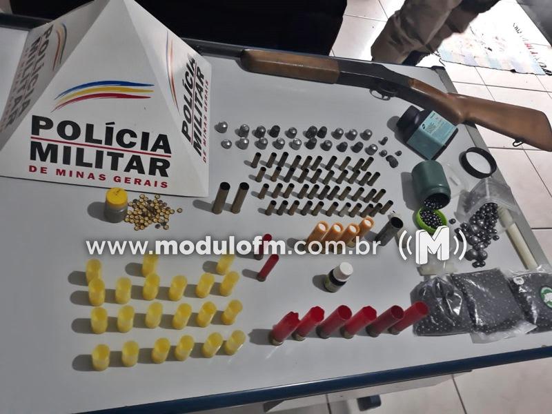 PM cumpre dois mandados, prende três homens e apreende arma de fogo e diversas munições em Cruzeiro da Fortaleza
