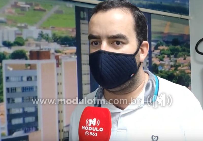 Vereador Prof. Alexandre solicita a elaboração de uma campanha contra o uso de celulares ao volante