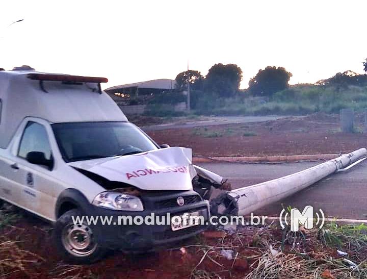 Homem incendeia veículo, furta ambulância, bate em poste, rouba outro veículo e sofre acidente